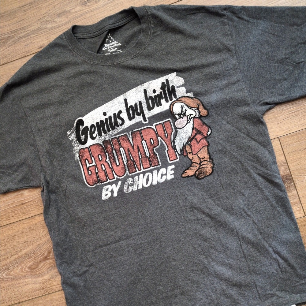 Disney Parks T-Shirt "Genius by birth GRUMPY BY CHOICE" 7 Dwarf Snow White EUC L
